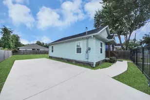 3703 Lila St, Houston, TX 77026 - Photo 39