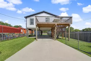 206 19th St, Dickinson, TX 77539 - Photo 1
