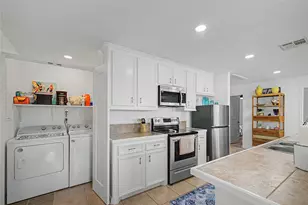206 19th St, Dickinson, TX 77539 - Photo 17