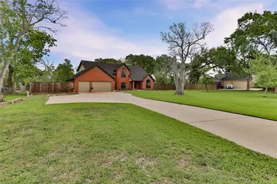 110 Rosewood Street, Lake Jackson, TX 77566 - Photo 3