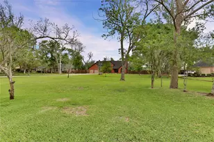 110 Rosewood St, Lake Jackson, TX 77566 - Photo 5