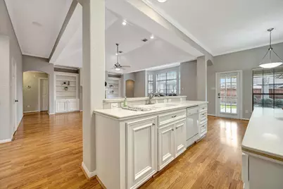 317 Oak Creek Drive, League City, TX 77573 - Photo 17