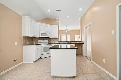 3022 Valley Court, Manvel, TX 77578 - Photo 7
