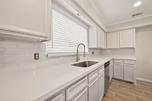 5451 Oakhaven Ln, Houston, TX 77091 - Photo 9