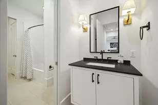 22 E Shady Ln, Houston, TX 77063 - Photo 35