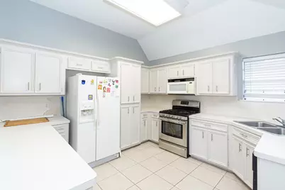 808 Manor Drive, Angleton, TX 77515 - Photo 9