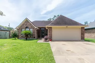 808 Manor Dr, Angleton, TX 77515 - Photo 1