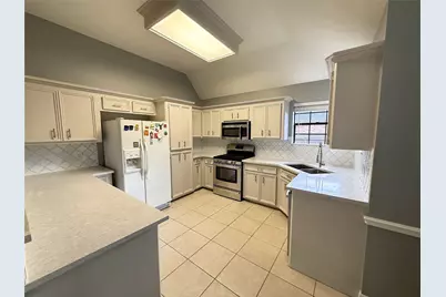 808 Manor Drive, Angleton, TX 77515 - Photo 11