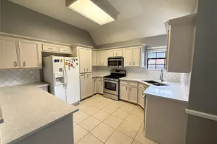 808 Manor Dr, Angleton, TX 77515 - Photo 11