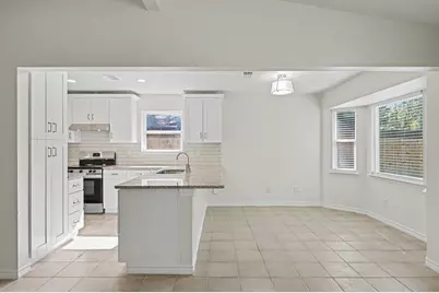 1 Pineash Court, The Woodlands, TX 77381 - Photo 5