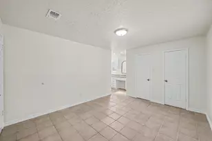 1 Pineash Ct, The Woodlands, TX 77381 - Photo 9