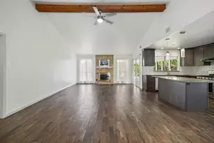 248 E Castle Harbour Dr, Friendswood, TX 77546 - Photo 9