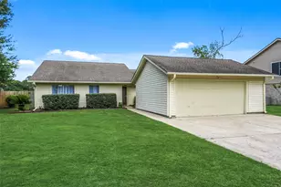 248 E Castle Harbour Dr, Friendswood, TX 77546 - Photo 3