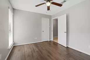 2019 Creek Valley Ln, Sugar Land, TX 77478 - Photo 21