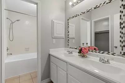 2019 Creek Valley Lane, Sugar Land, TX 77478 - Photo 17