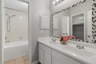 2019 Creek Valley Ln, Sugar Land, TX 77478 - Photo 17