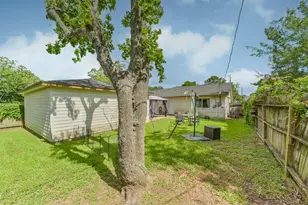 1749 Dolphin Dr, Seabrook, TX 77586 - Photo 19