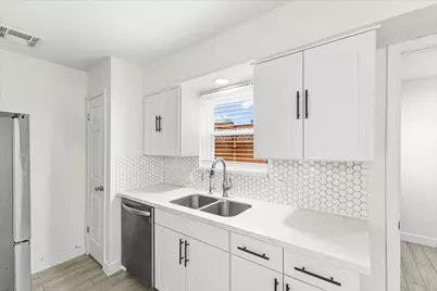 1911 Sherwood Forest Street #29, Houston, TX 77043 - Photo 9