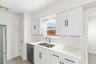 1911 Sherwood Forest St, Houston, TX 77043 - Photo 9