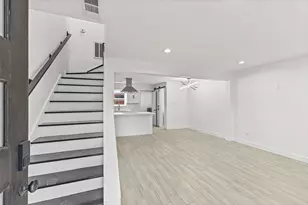 1911 Sherwood Forest St, Houston, TX 77043 - Photo 3