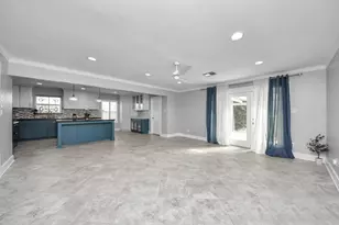 10303 Greenwillow St, Houston, TX 77035 - Photo 13