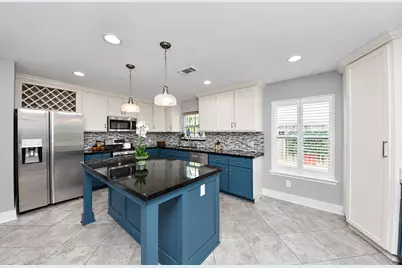 10303 Greenwillow Street, Houston, TX 77035 - Photo 15