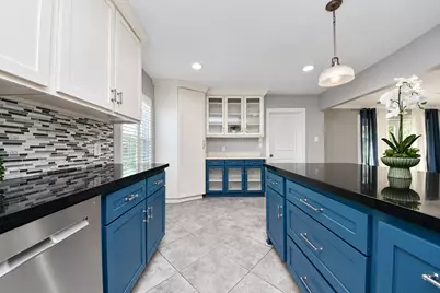 10303 Greenwillow Street, Houston, TX 77035 - Photo 17