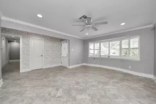 10303 Greenwillow St, Houston, TX 77035 - Photo 9