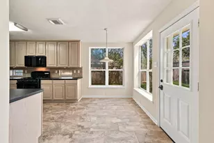 10 Orchid Grove Pl, Conroe, TX 77385 - Photo 11