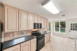10 Orchid Grove Pl, Conroe, TX 77385 - Photo 15