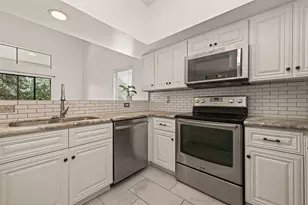 180 April Point Dr S, Conroe, TX 77356 - Photo 5