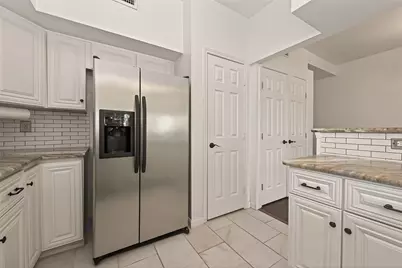 180 April Point Drive S, Conroe, TX 77356 - Photo 5