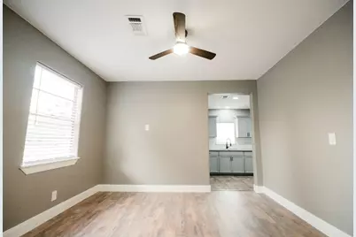 1308 N Rock Island Street, Angleton, TX 77515 - Photo 9