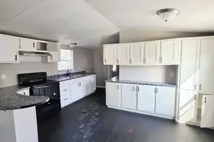 310 Paddock Rd, Willis, TX 77378 - Photo 5