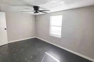 310 Paddock Rd, Willis, TX 77378 - Photo 9