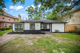 4626 Holly St, Bellaire, TX 77401 - Photo 1