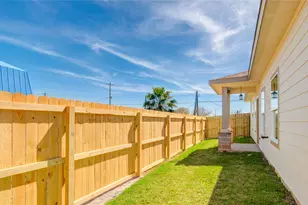 1107 W 2nd St, Freeport, TX 77541 - Photo 27