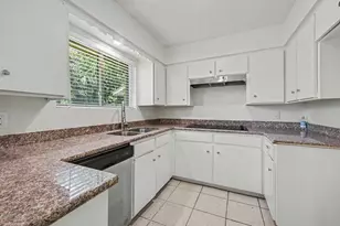 9315 Val Verde St, Houston, TX 77063 - Photo 7