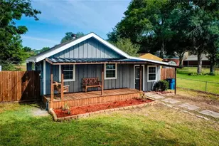 426 N Holland St, Bellville, TX 77418 - Photo 1