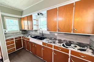 515 E Correll, El Campo, TX 77437 - Photo 9