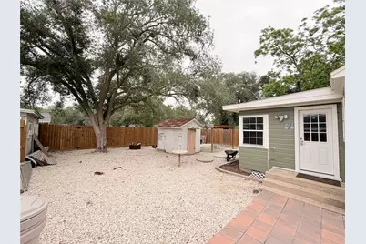 515 E Correll, El Campo, TX 77437 - Photo 5