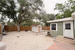 515 E Correll, El Campo, TX 77437 - Photo 5
