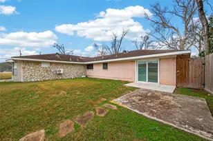 10 Ferguson St, Baytown, TX 77520 - Photo 39