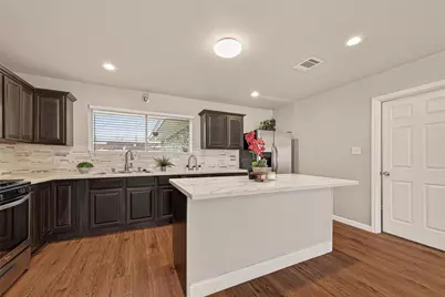 10 Ferguson Street, Baytown, TX 77520 - Photo 13