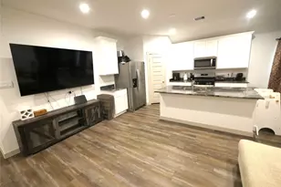 1044 Marina Bay Dr, Alvin, TX 77511 - Photo 3