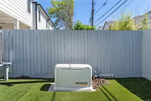 802 Aurora St, Houston, TX 77009 - Photo 23