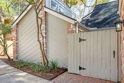 138 S Timber Top Drive, The Woodlands, TX 77380 - Photo 3