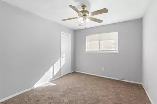 2942 Heritage Colony Dr, Webster, TX 77598 - Photo 15