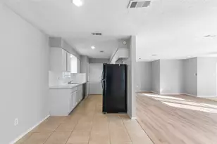 2942 Heritage Colony Dr, Webster, TX 77598 - Photo 7