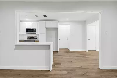 413 Oakhill Drive, Conroe, TX 77304 - Photo 9